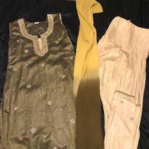 Dark green saree, size 40